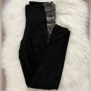Victoria’s Secret Sport Leggings, Black Camo size Medium